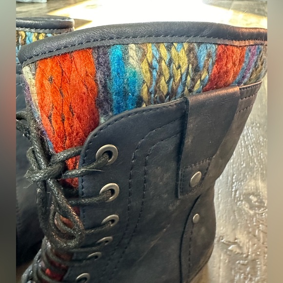 Taxi Ankle Boots size 9 - navy color - Picture 3 of 4